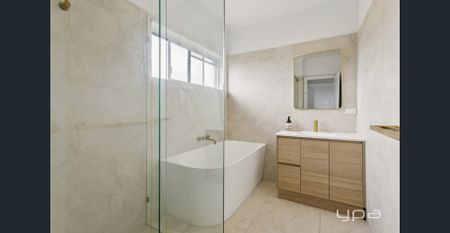 Spacious 5 bedroom Family Home in Quiet Tootgarook Location - Photo 5