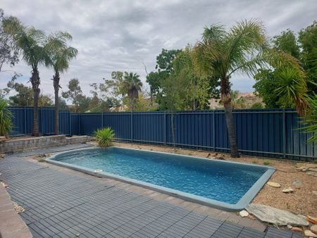 3 Bedroom 2 Bathroom House in Araluen with Unrivalled Views - Photo 3