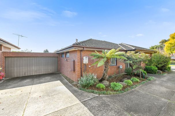 Stunning Three-Bedroom Home with Oversized Courtyard in Prime Location - Photo 1