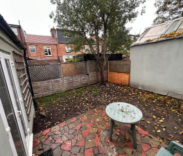 2 bedroom end of terrace house to rent - Photo 6