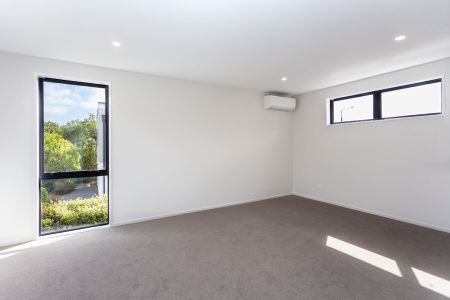 Brand New Three Bedroom Townhouse! - Photo 4