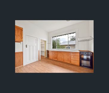 Character on Wellington - Photo 5