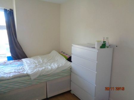 4 Bed - New Park Terrace, Treforest - £1,020 per month - Photo 2