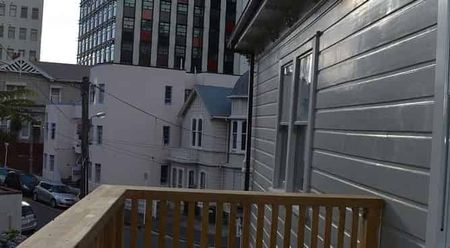 Chic 2BR Thorndon Apt w/Balcony & Central Heating - Photo 4