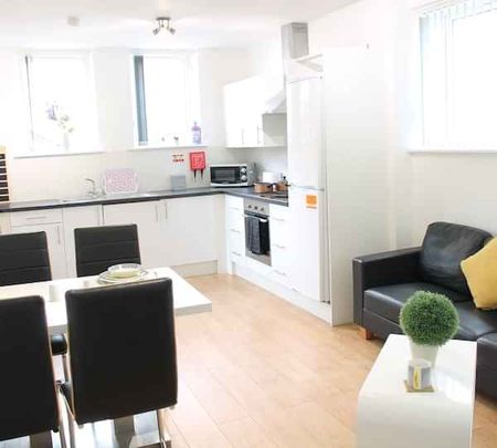 Four Bed Apartment (Shared) - Photo 5