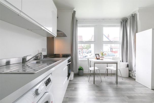 1 bedroom barn conversion to rent - Photo 1