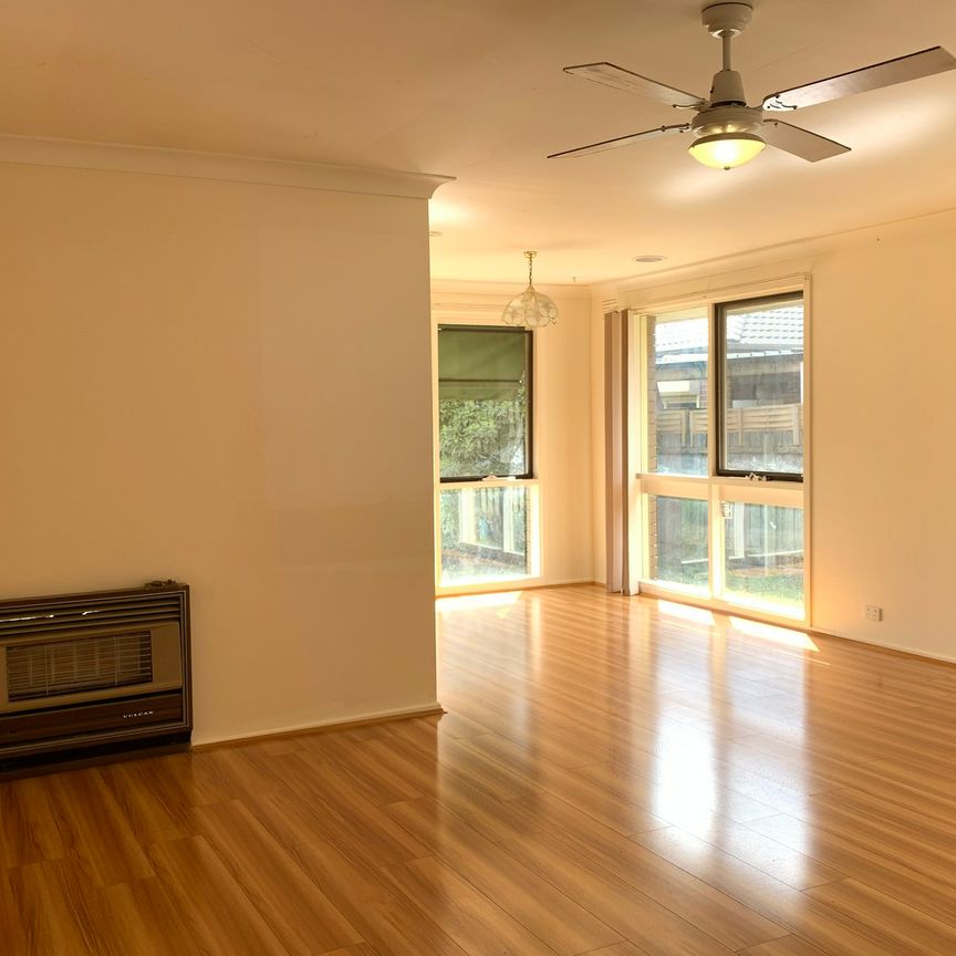 15 Binding Avenue, Cranbourne VIC - Photo 1