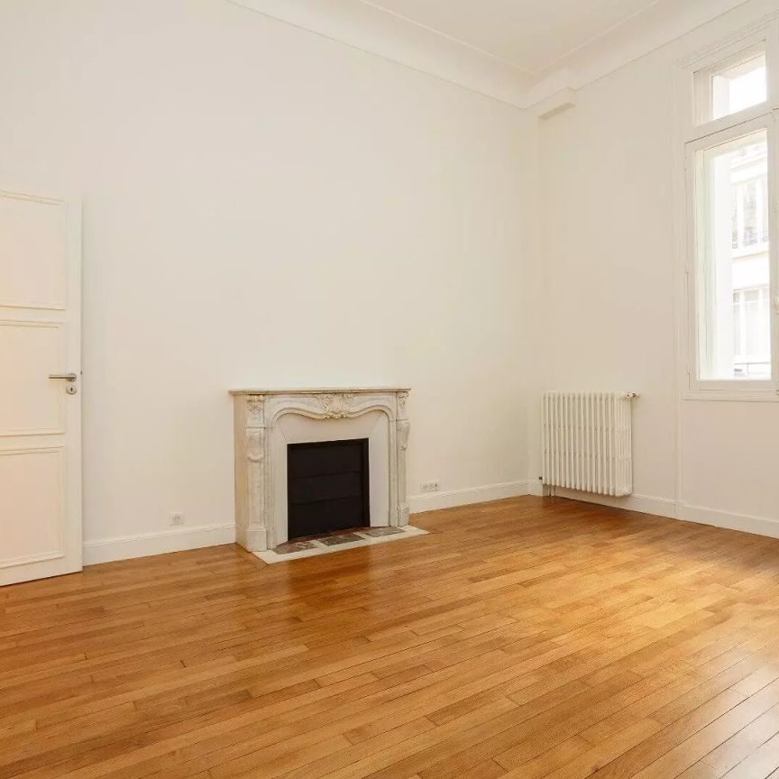 location Appartement T3 DE 125.65m² À PARIS - Photo 1