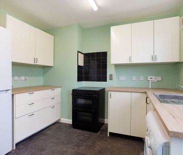 A three bedroom cottage with views of the surrounding countryside. - Photo 3