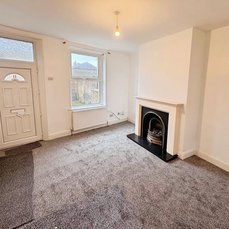 2 bedroom end of terrace house to rent - Photo 1