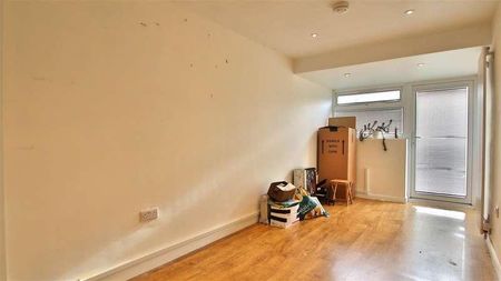 Westfield Avenue, Tewkesbury, GL20 - Photo 2