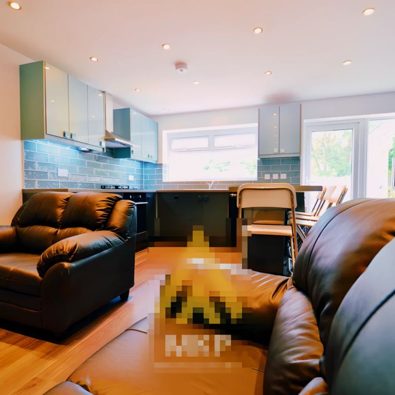 4 Bedroom 2 Bathroom - Photo 1