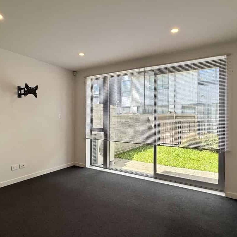 3 Bedroom Townhouse in Petone - Photo 1