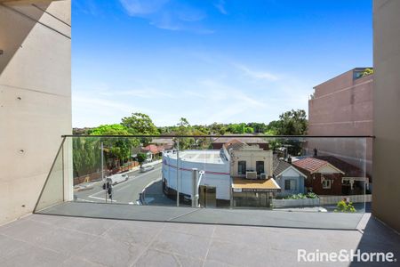 Stylish One Bedroom Apartment In Prime Location - Photo 3