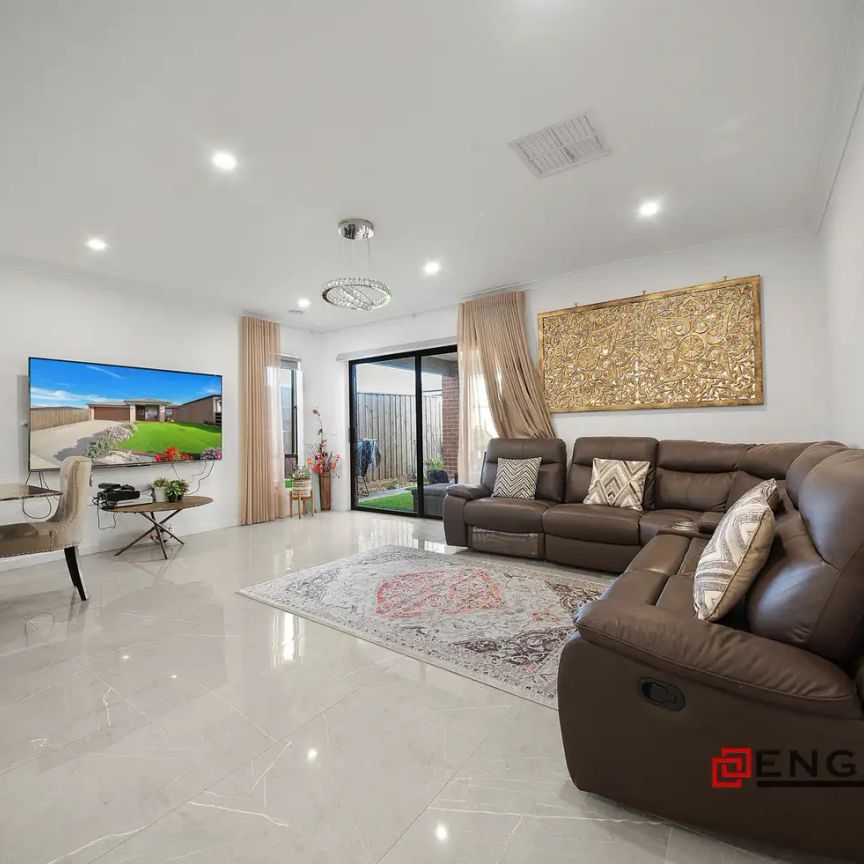 “Spacious family home near all amenities!” - Photo 1