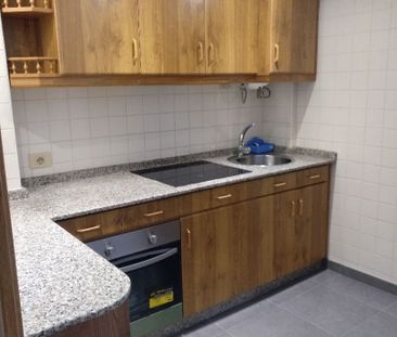 Apartamento de alquiler en Avenida de Rosalía de Castro, Ensanche -... - Photo 1