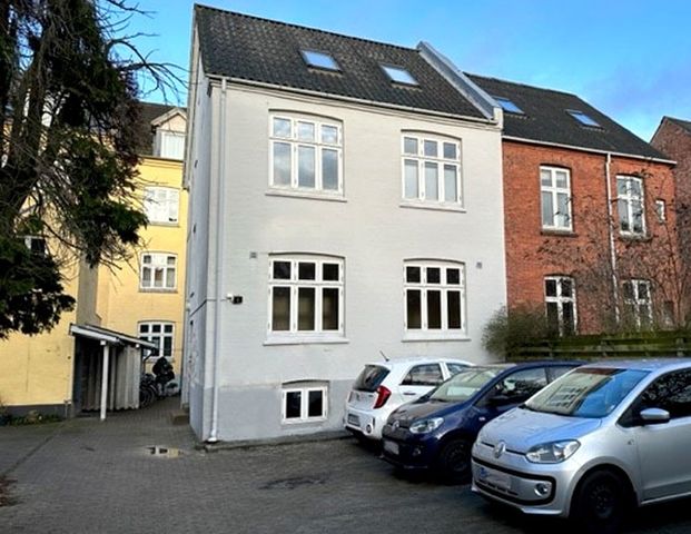 Skøn 2-værelses lejlighed i hjertet af Odense - Foto 1