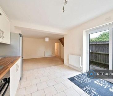 3 bedroom semi-detached house to rent - Photo 2