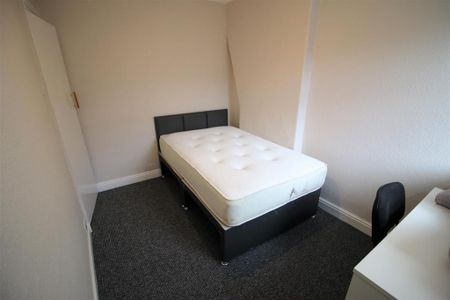 2 bedroom private hall to rent - Photo 2