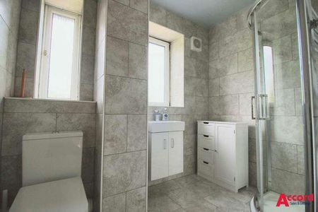 Manford Way, Chigwell, IG7 - Photo 3