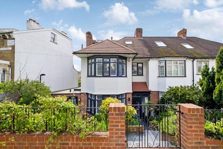 4 bedroom semi-detached house to rent - Photo 3