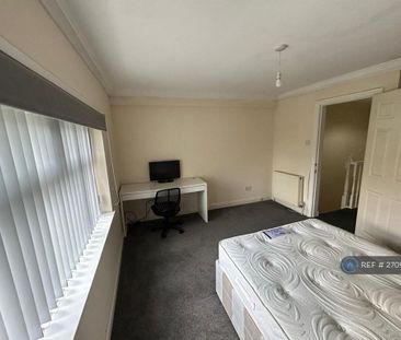 1 bedroom in a house share to rent - Photo 4