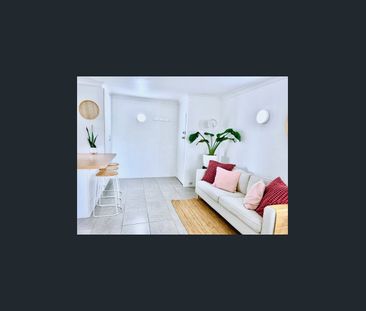 Furnished Apartment- Right in the Heart of Surfers Paradise - Photo 2