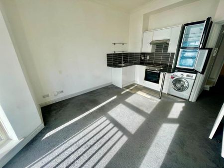 2 bedroom flat to rent - Photo 4