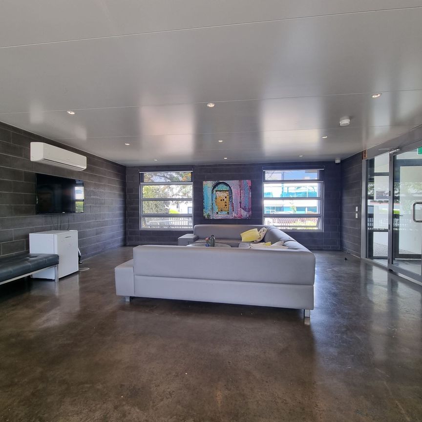 Room Accommodation- All Bills Included&ast; - Photo 1