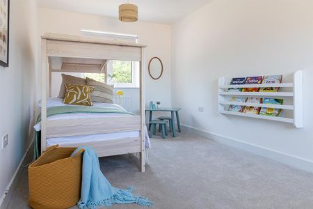 4 bedroom semi-detached house to rent - Photo 5