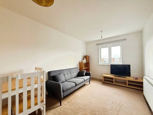 Park Heights, Constitution Hill, Woking, GU22 7RT - Photo 1