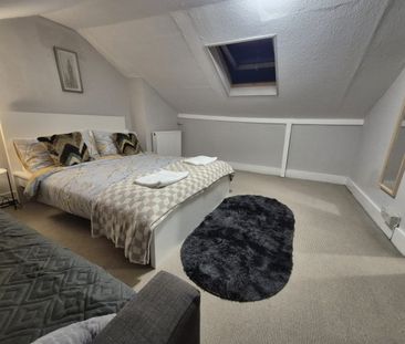 3 Bed Flat, Blackheath Hill, SE10 - Photo 1