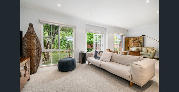 Fully Furnished Executive Living with Flexible Lease in Prestigious Malvern East - Photo 1