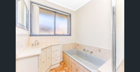 Three bedroom home in superb location - Photo 5