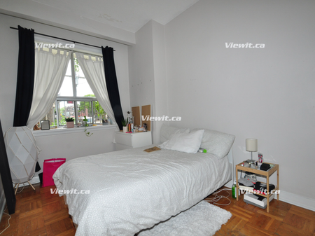 LARGE, bright 4 bedroom flat at Bloor and Bathurst - Photo 5