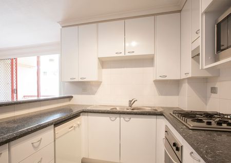 Two Bedroom Apartment with Parking - Photo 4