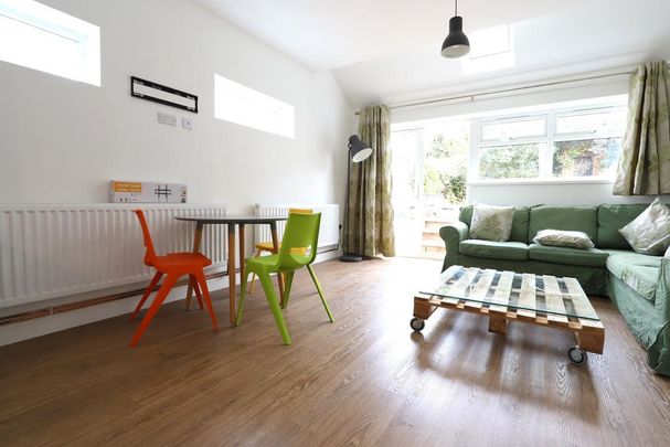 1 bedroom in a house share to rent - Photo 1