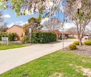 Cosy Three Bedroom Townhouse in Suburban Area. - Photo 6