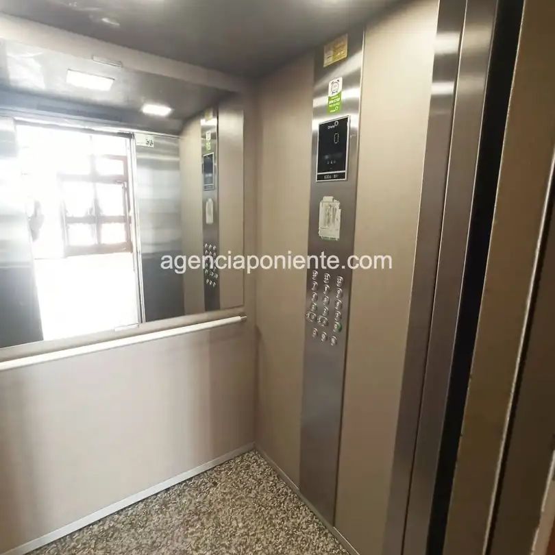 Apartamento de alquiler en Avenida de la Armada Española, Playa Poniente - Foto 1