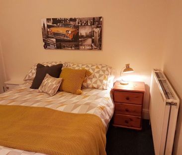 1 bedroom in a house share to rent - Photo 1