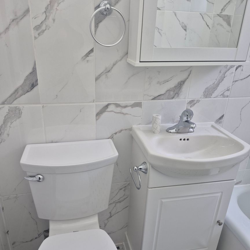 For Lease - 649 Rideau Street Unit# 5, Lower Town - Sandy Hill, Ontario - Photo 1