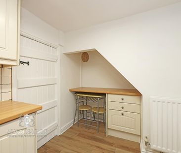 2 bedroom character property to rent - Photo 3