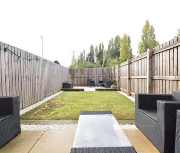 Beecham Square, Castleford, WF10 - Photo 2