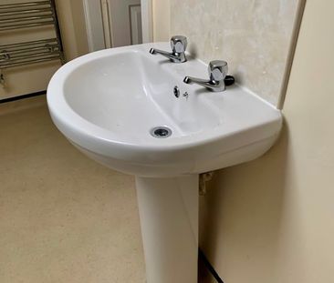 1 Bed Flat, Moscow Drive, L13 - Photo 3