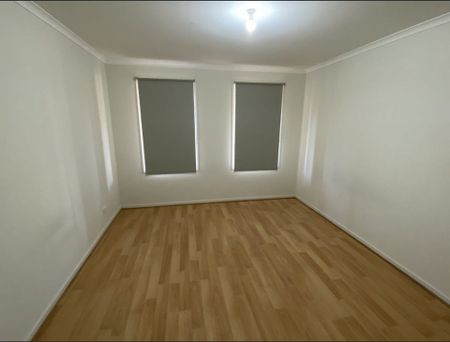 4 Bedroom Property in Davoren Park - Photo 3