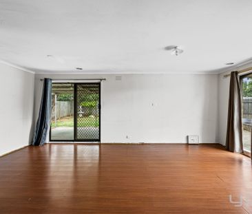 WELL POSITIONED FAMILY HOME - CLOSE TO THE CBD & TRAIN STATION! - Photo 3