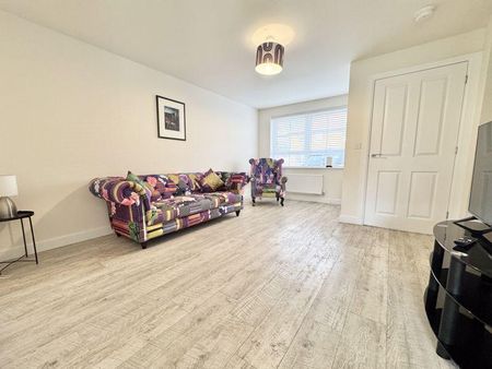 3 bedroom semi-detached house to rent - Photo 3