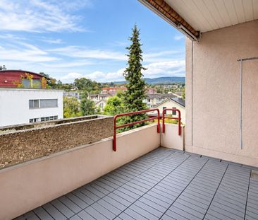 Grosszügige 4.5-Zimmer-Dachwohnung mit Cheminée & 2 Balkonen - Photo 4