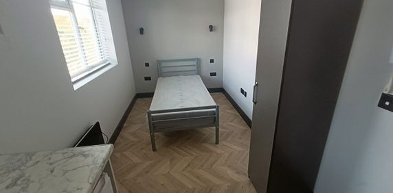 Room in a Shared House, Grayscroft Avenue, SW16 - Photo 2