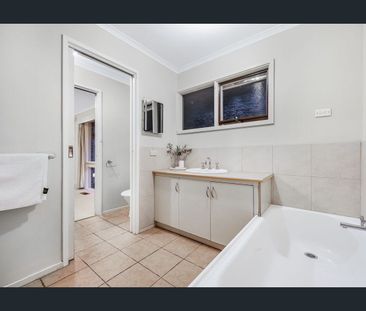 2/11 Regent Street, Mount Waverley, Vic 3149 - Photo 4